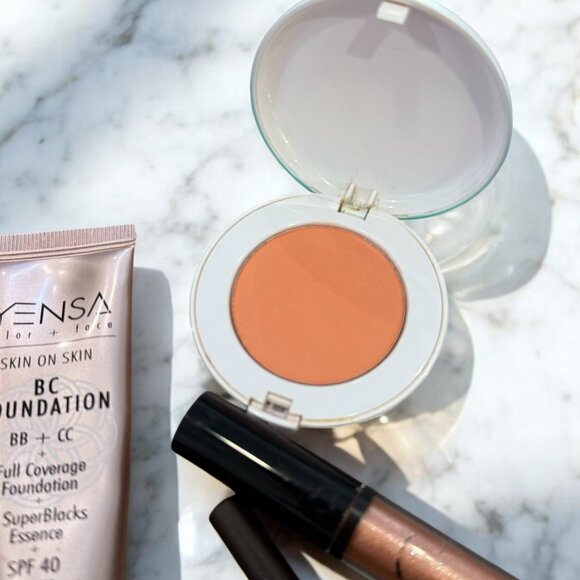 Makeup Up Beauty Bundle 4 Piece Set Blush Eyeshadow Eyeliner Foundation - Picture 3 of 13